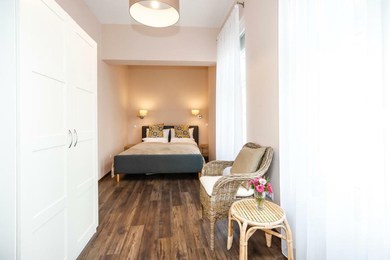 D8 Design Apartment & Studio Eger Eksteriør billede