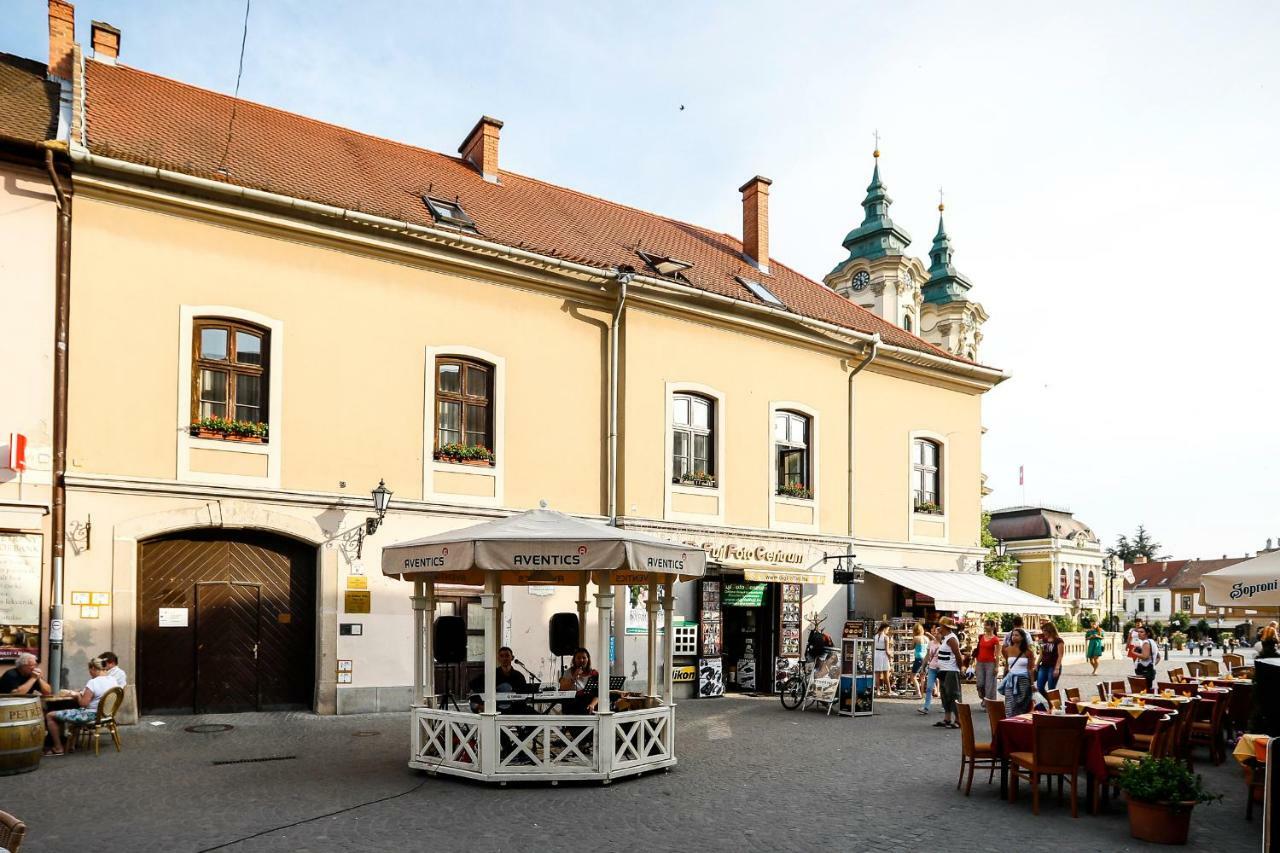 D8 Design Apartment & Studio Eger Eksteriør billede