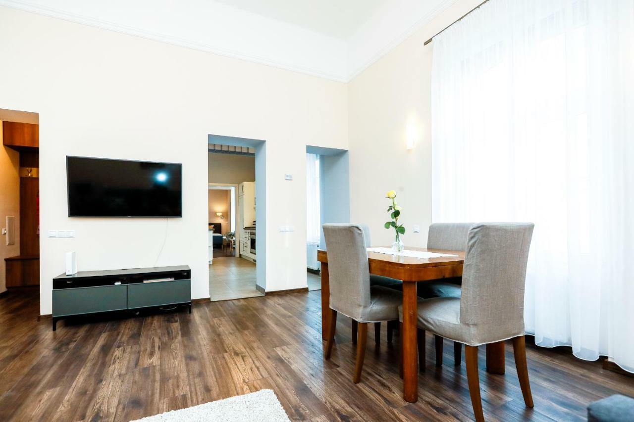 D8 Design Apartment & Studio Eger Eksteriør billede